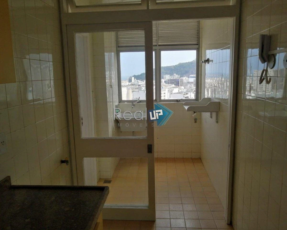 2-bedroom apartment with a mountain view in Rio de Janeiro — photo 20