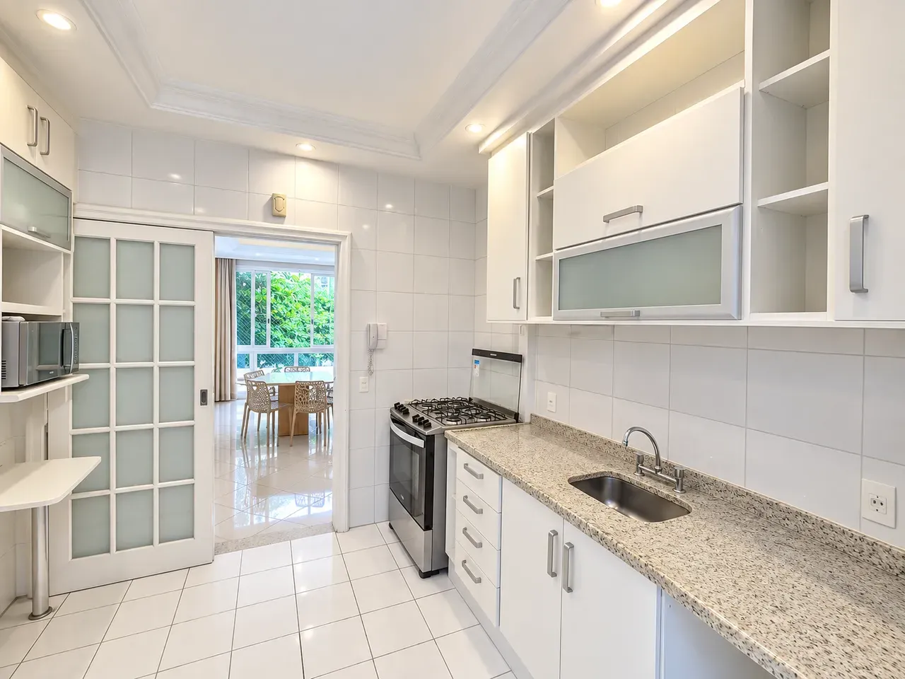 Furnished 120 m² apartment with 3 bedrooms and 3 bathrooms — photo 3