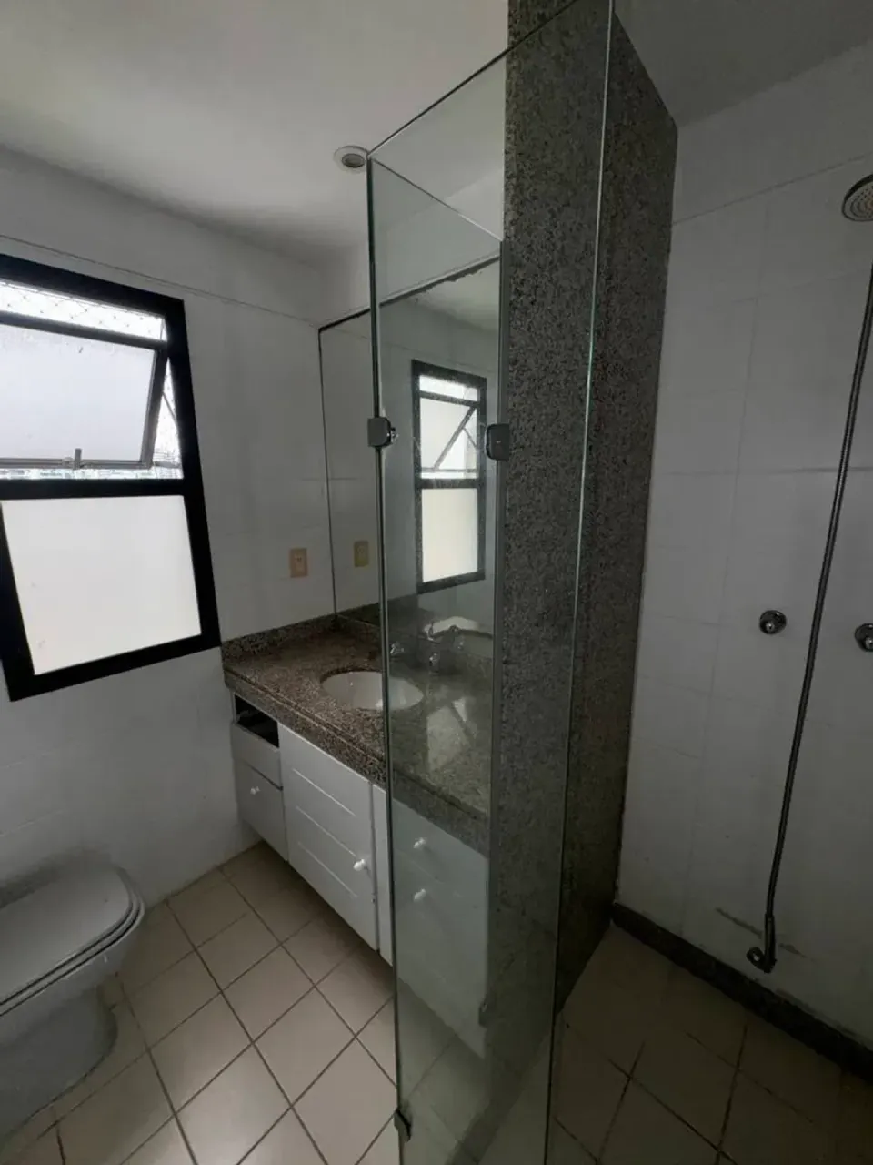 Apartamento com 4 quartos e varanda de vidro — photo 8