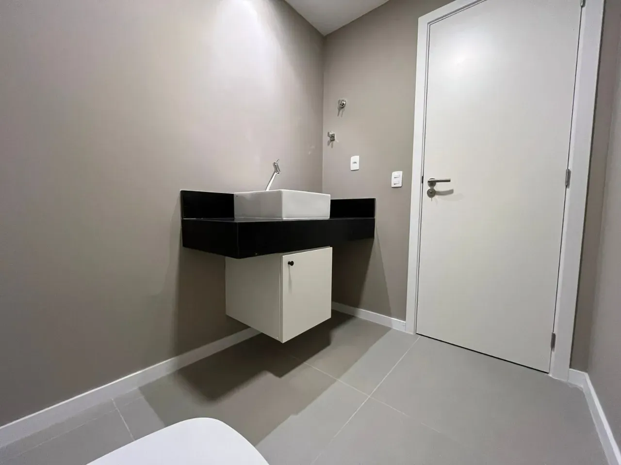 Apartamento de 1 dormitorio con cocina abierta y 58 m² — photo 15
