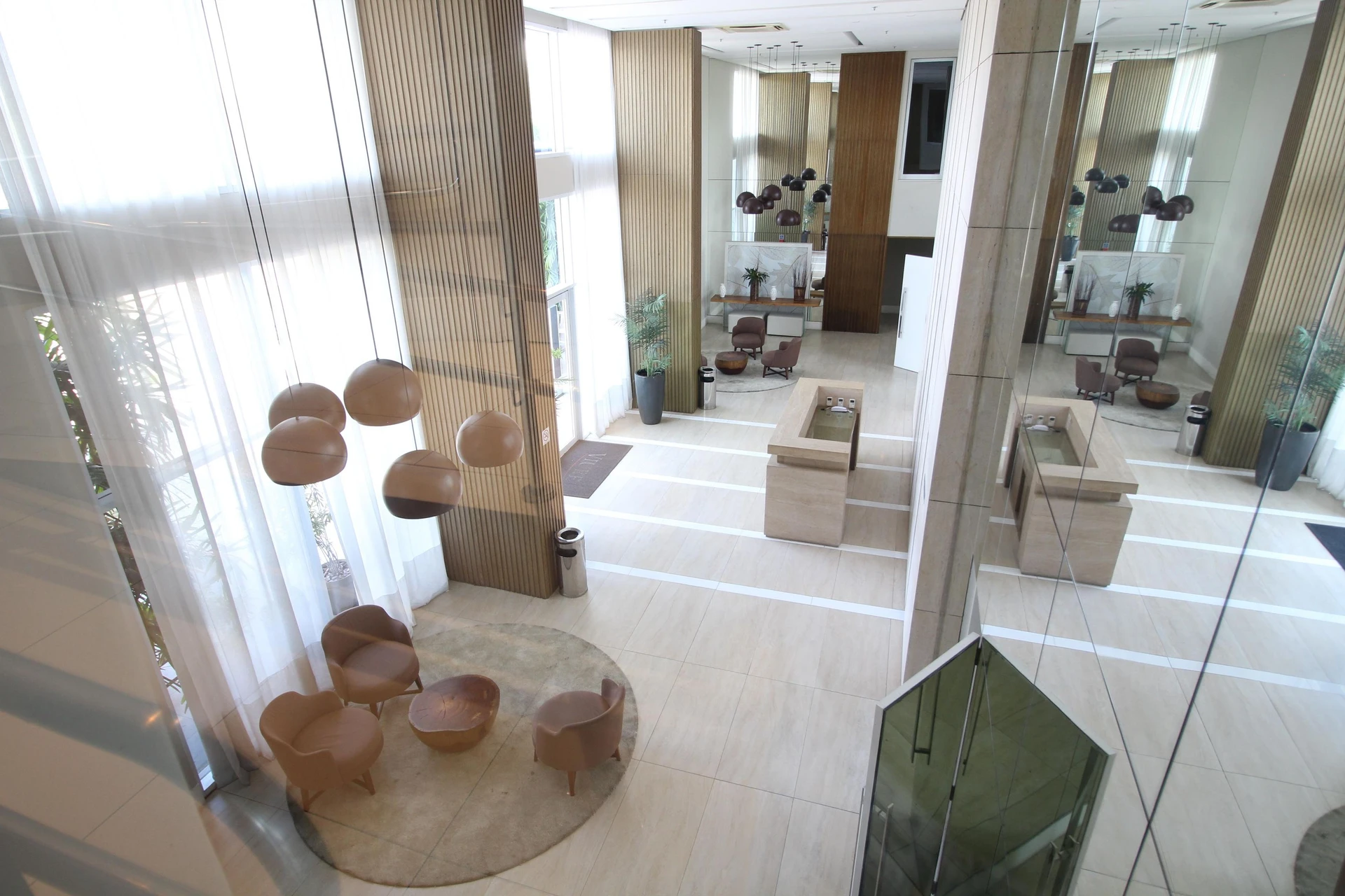 Balcony with a grill in a 2-bedroom apartment, 90 m² — photo 26