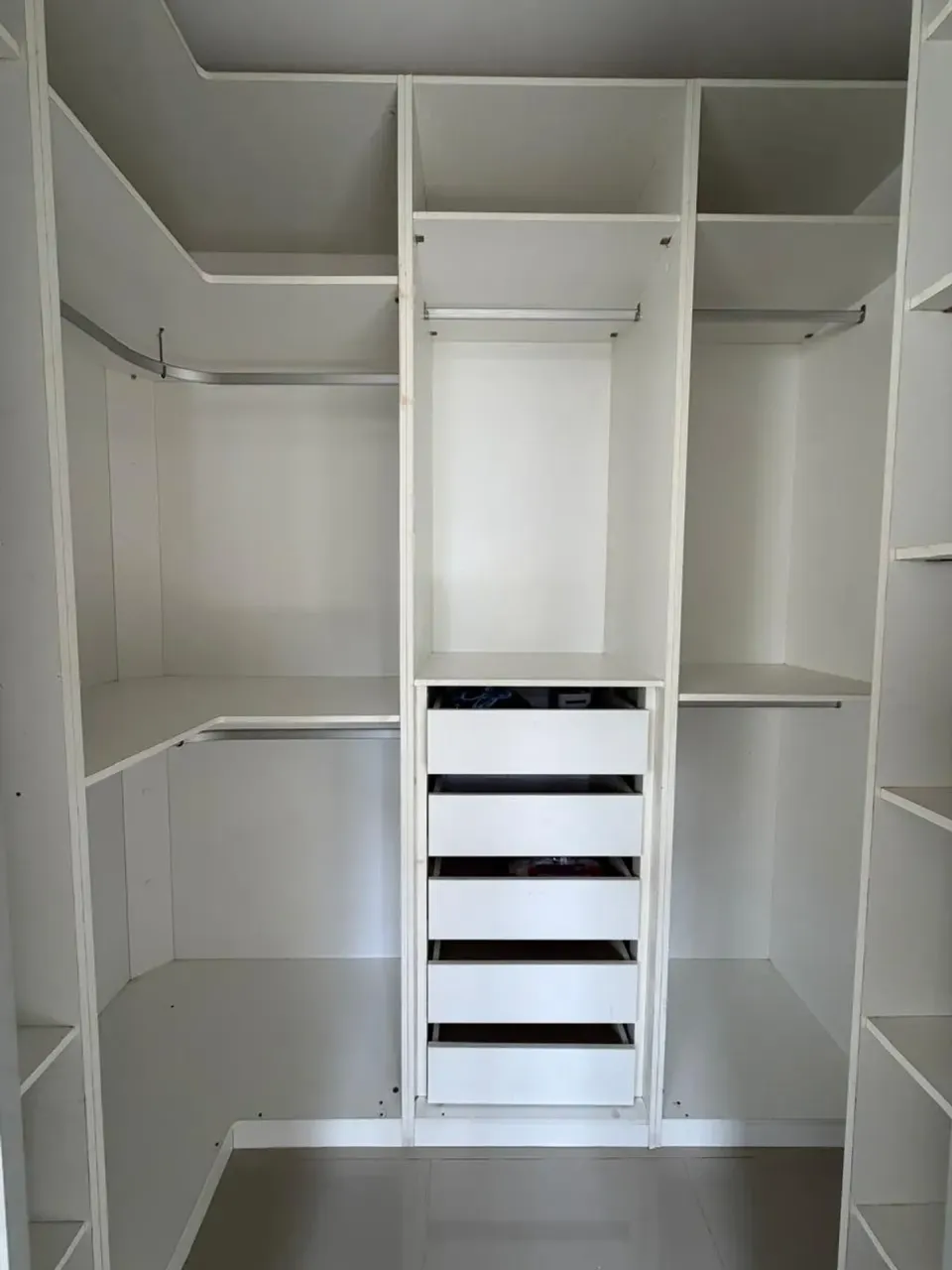4-bedroom apartment with a closed-in balcony — photo 16