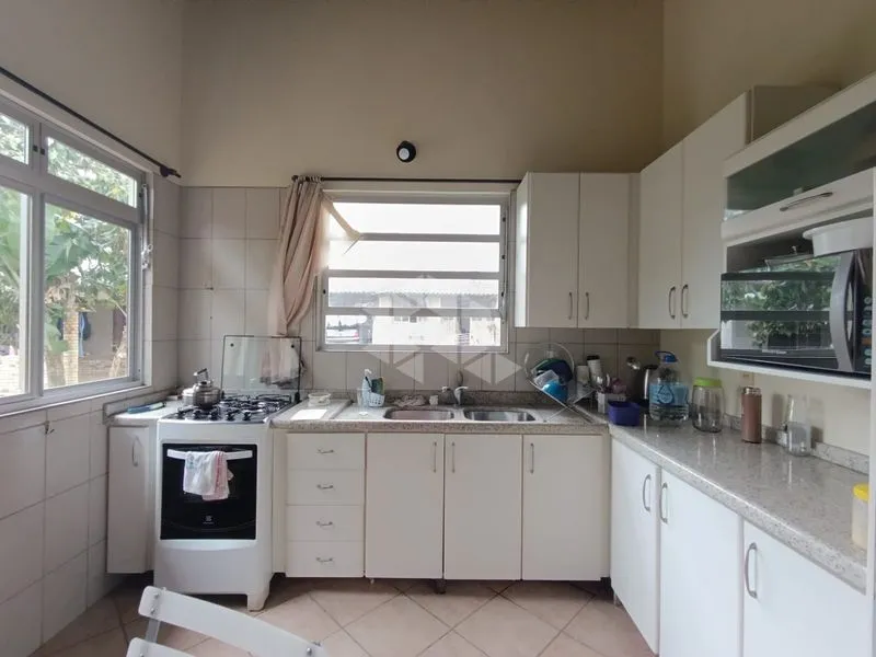 Furnished 360 m² house with 3 bedrooms and 6 parking spaces — photo 8