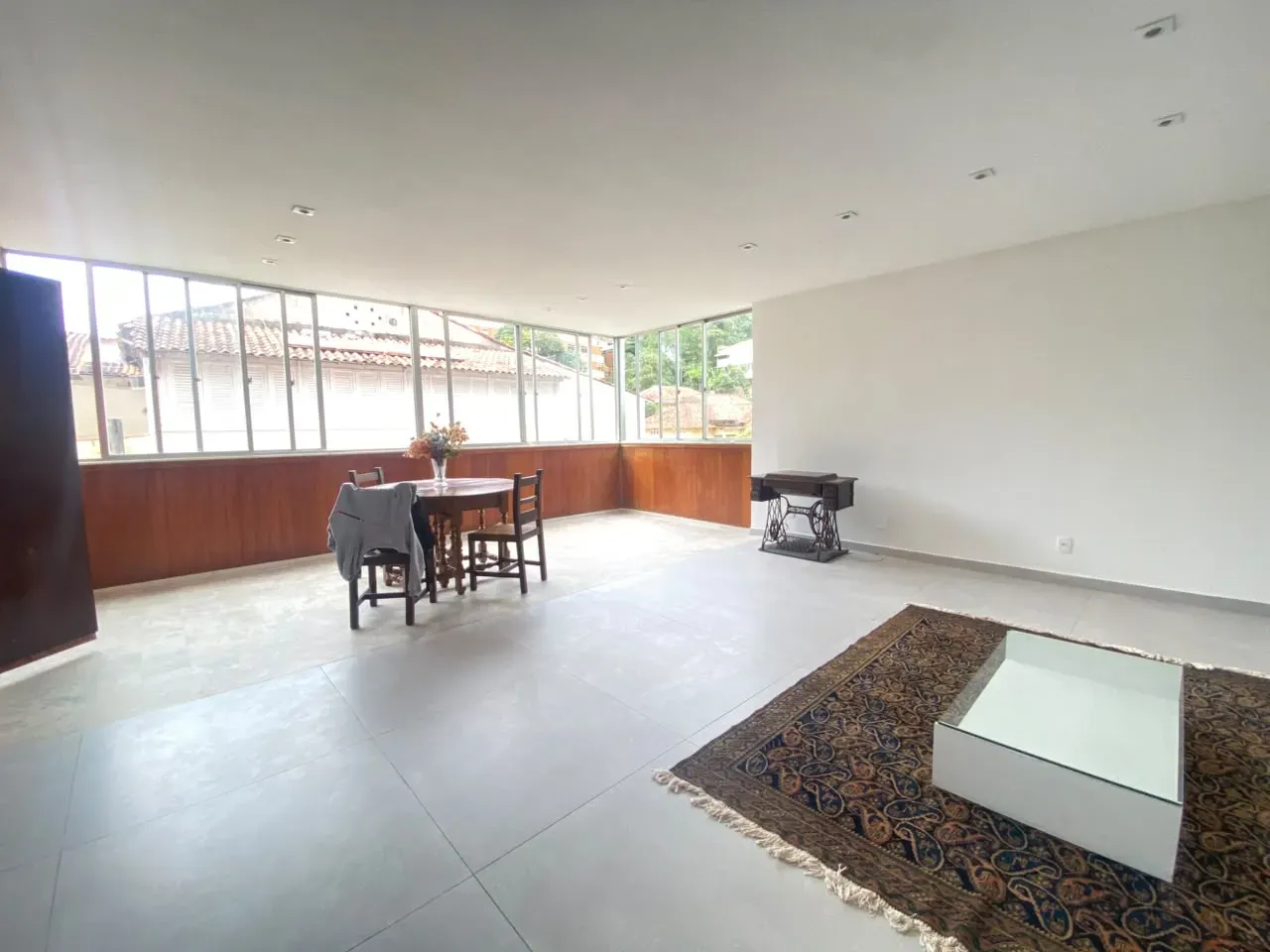 3-bedroom apartment, 1 with its own bathroom, 233 m²