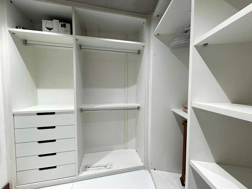 Furnished 1-bedroom apartment with 1 bathroom — photo 14