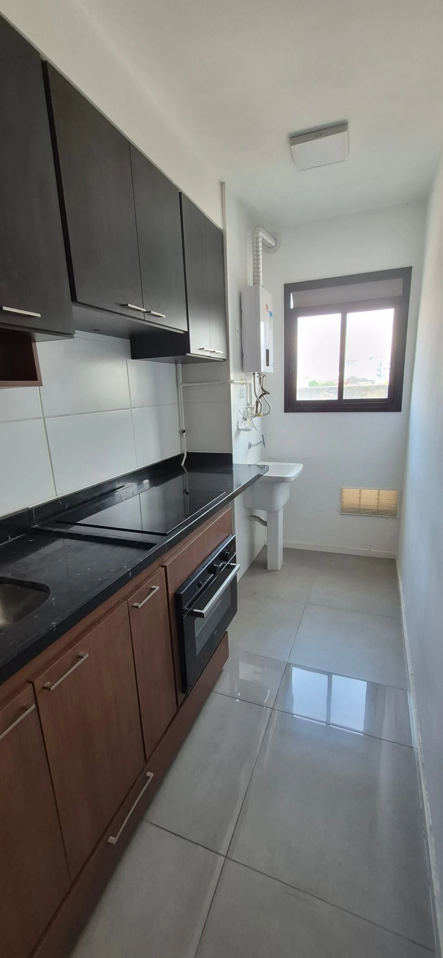 2-bedroom apartment in a building with a gym — photo 14