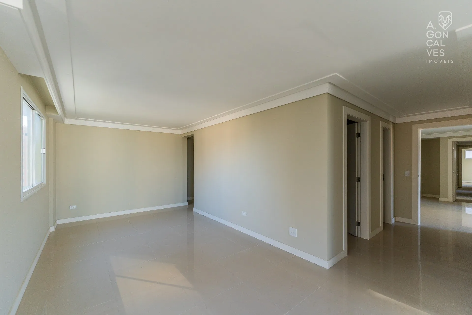 4-bedroom apartment with balcony and 3 parking spaces — photo 6