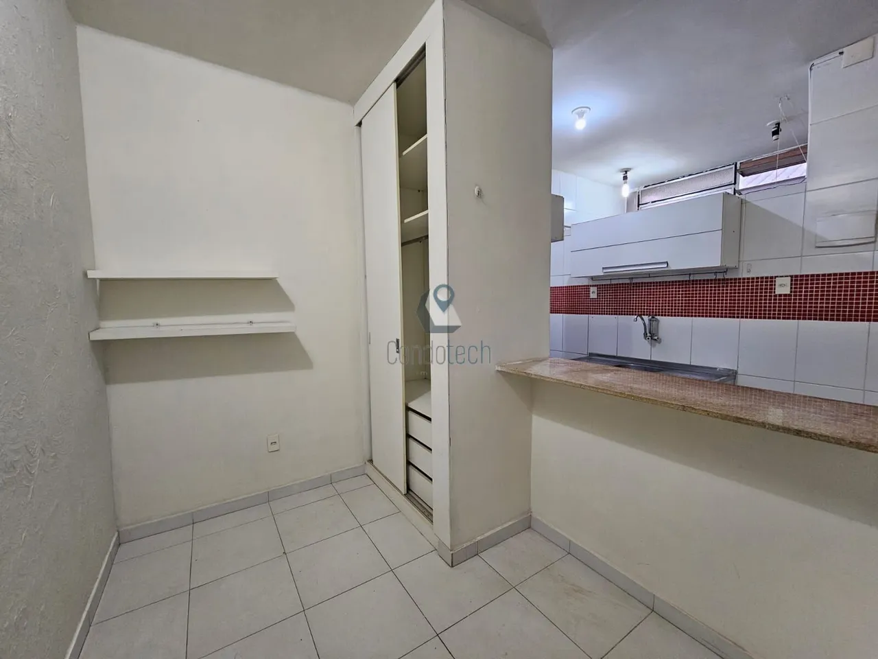 Apartamento de 1 quarto com box de vidro no banheiro — photo 9
