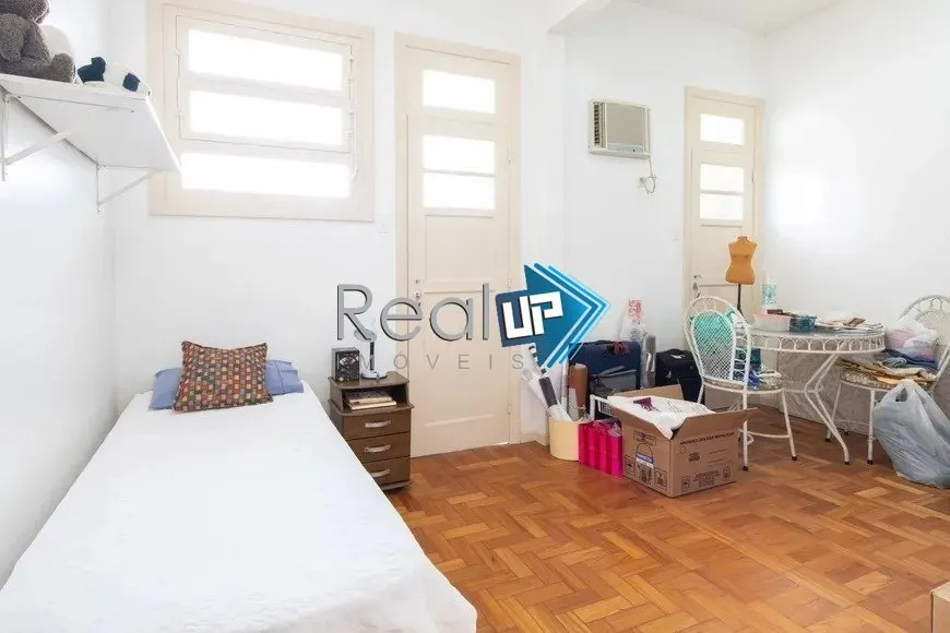 Penthouse with a glassed-in balcony and 4 bedrooms — photo 27
