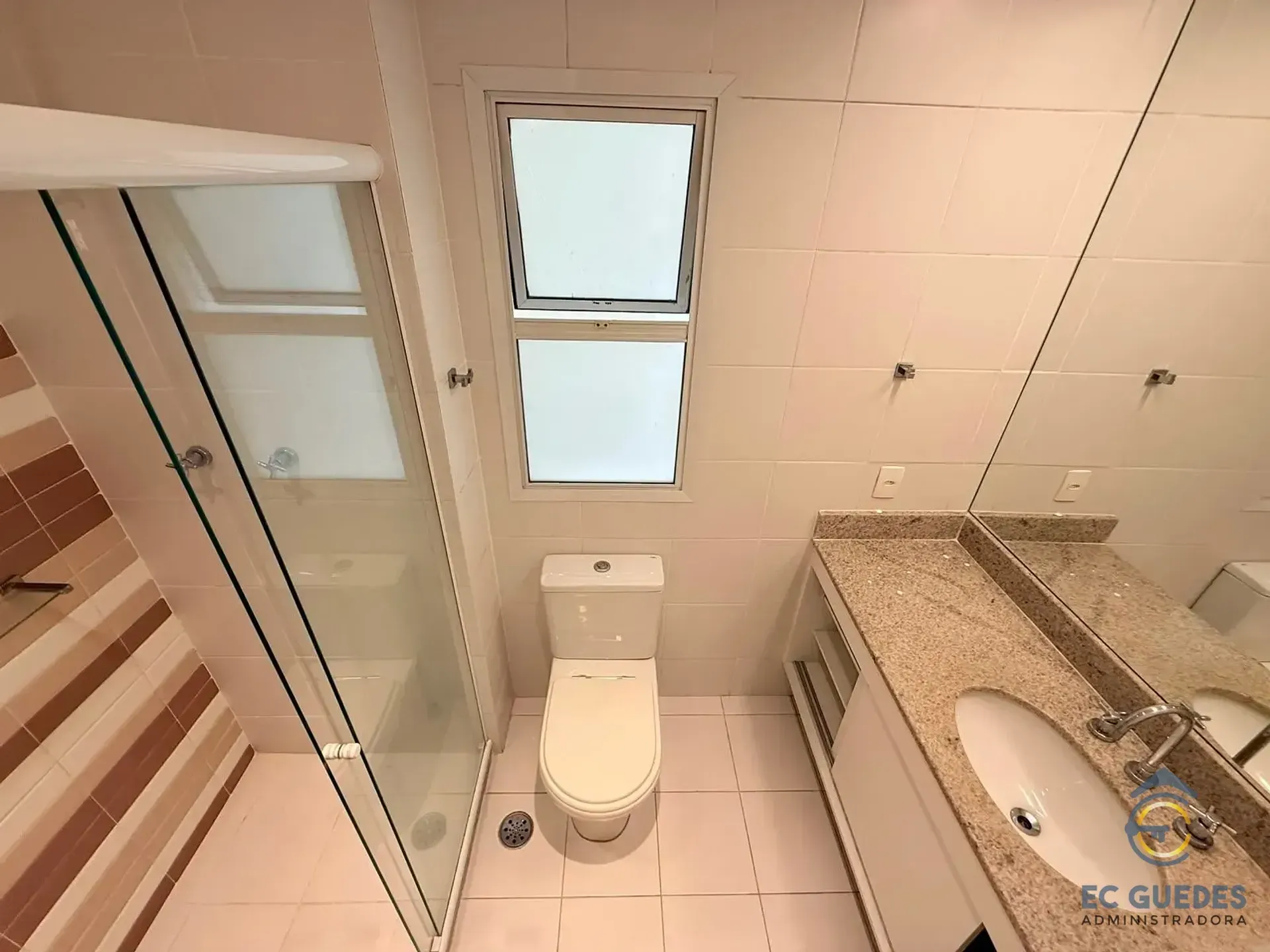 Furnished 3-bedroom apartment with glassed balcony — photo 37