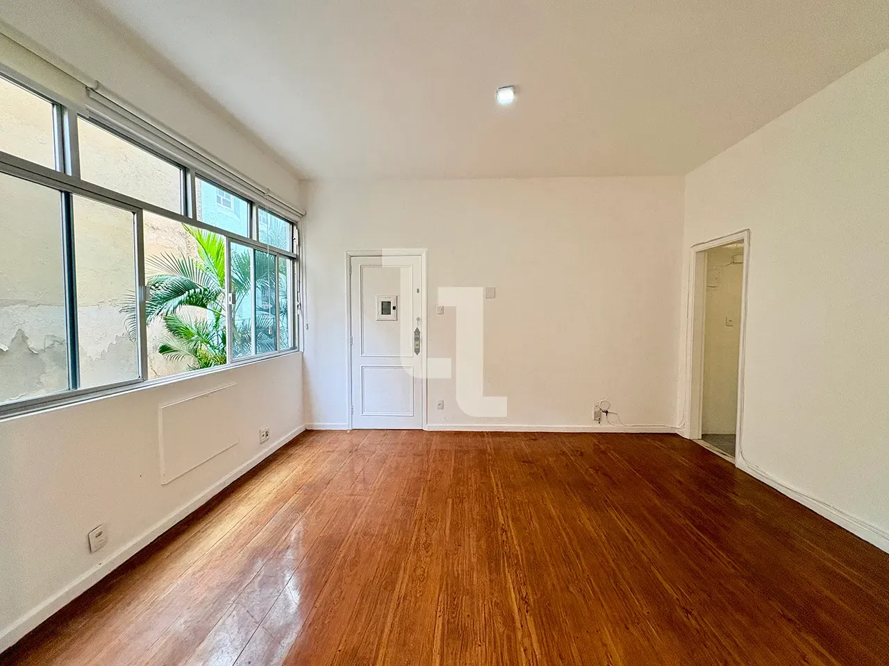 Home office in a 2-bedroom apartment, 85 m²