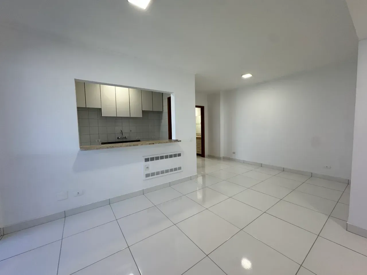 1-bedroom apartment with open-plan kitchen and balcony — photo 6