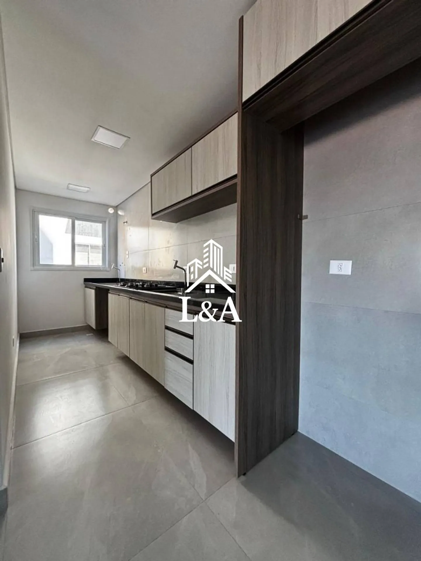 2-bedroom apartment in a building with a coworking space — photo 2