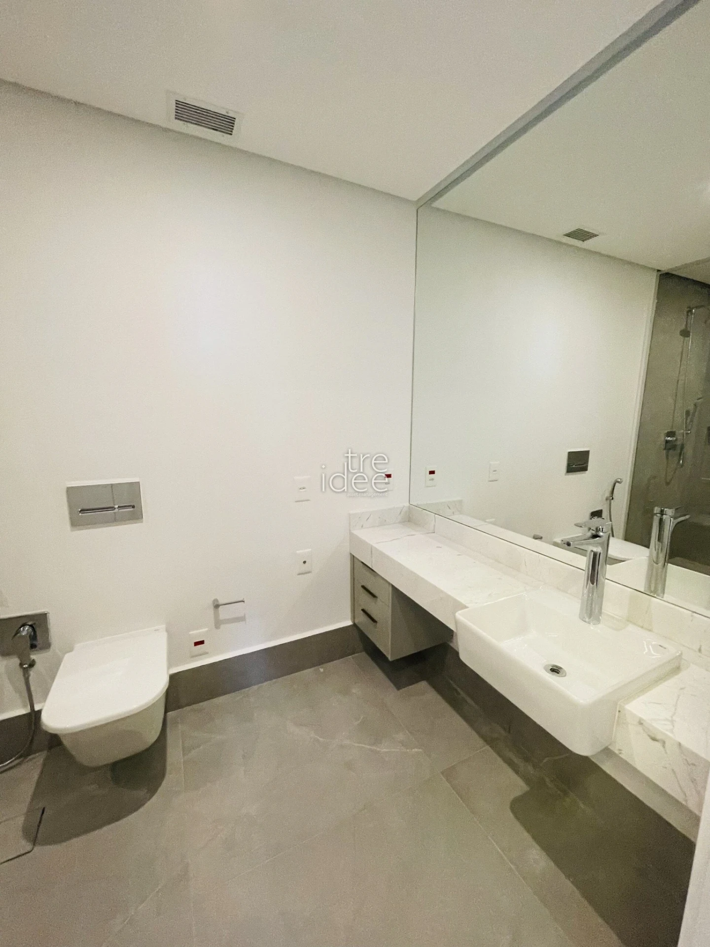 Furnished apartment, 80 m², with floor-to-ceiling windows — photo 21