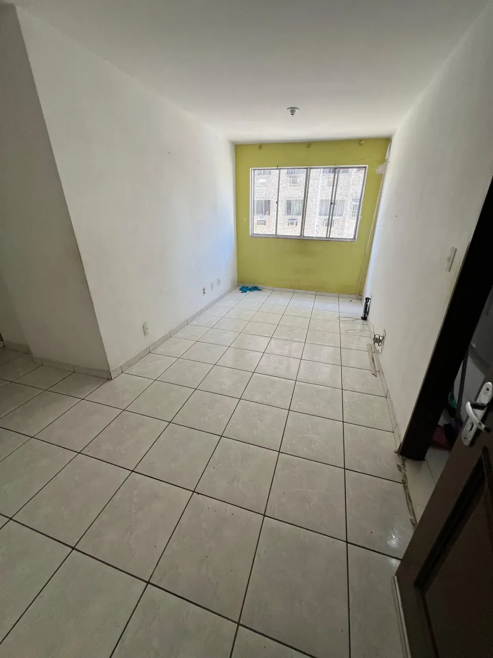 Unfurnished apartment with 2 bedrooms and 2 bathrooms