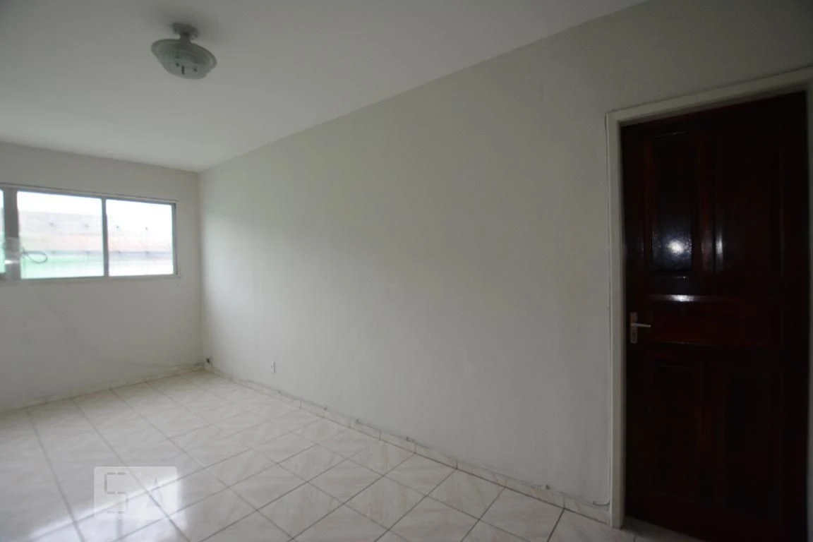 3-bedroom apartment with a glass-enclosed balcony — photo 11