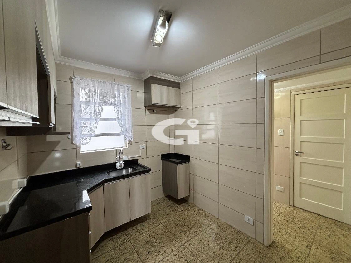 2-bedroom apartment with wood or laminate floors — photo 2