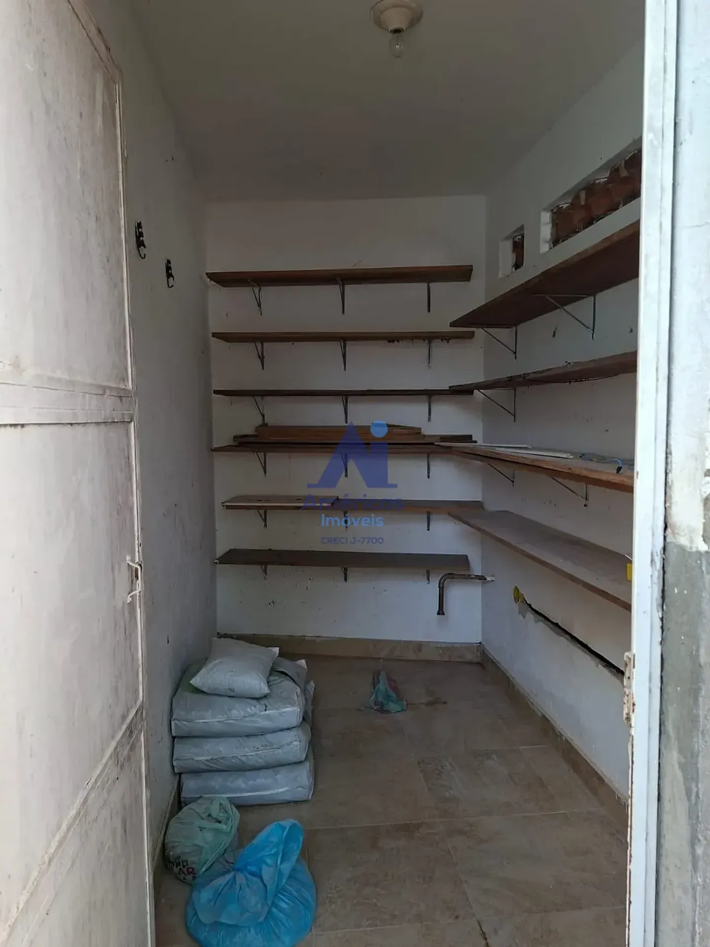 Casa sem mobília com churrasqueira na varanda — photo 44