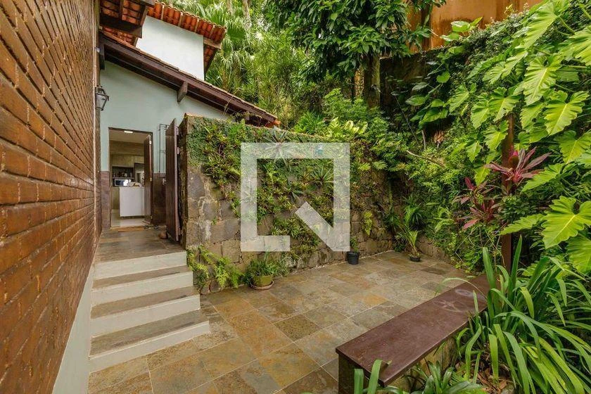 4-bedroom house with a walk-in closet in Rio de Janeiro — photo 63