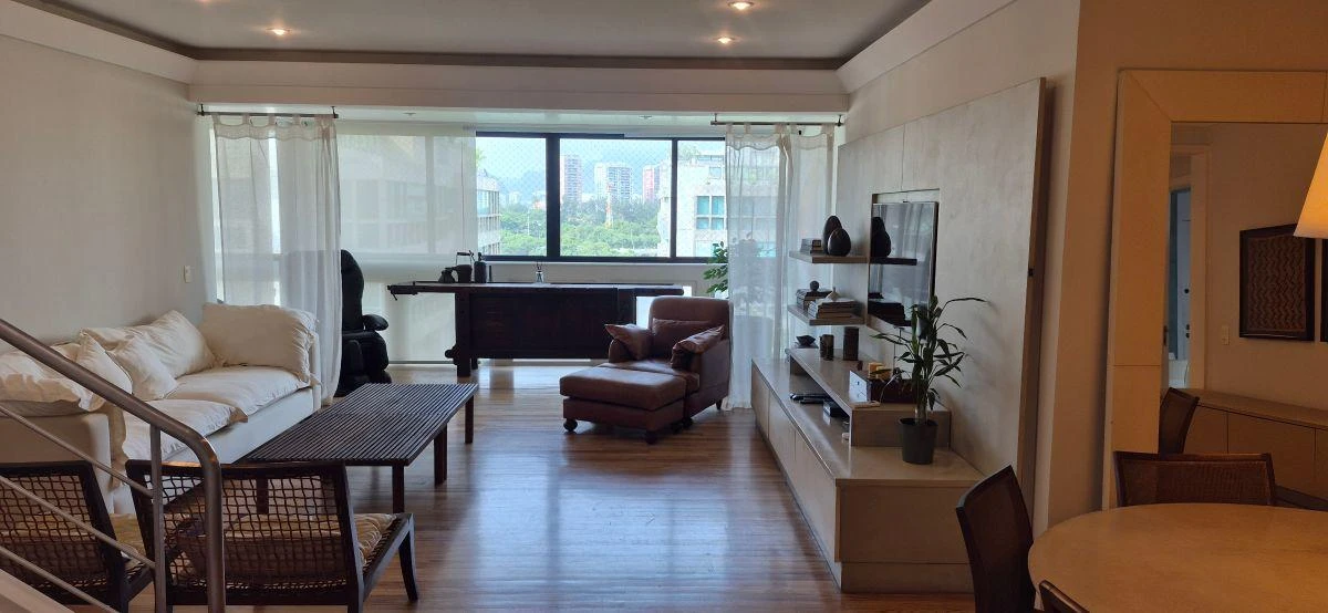 Bathtub in a 5-bedroom apartment, 465 m² — photo 24