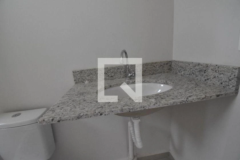 Balcony with a grill in a 3-bedroom apartment, 64 m² — photo 13