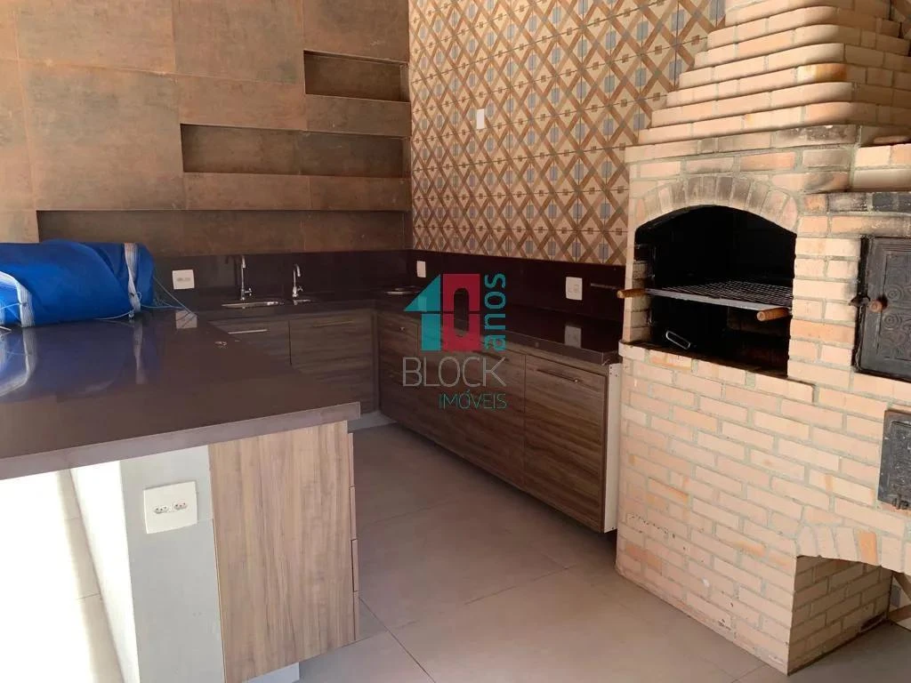 Ванна та 4 спальні: будинок 980 м² — photo 2