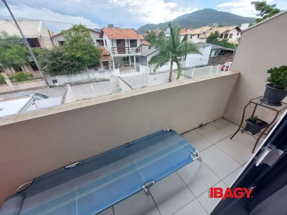 2-bedroom house with a washing machine — photo 17