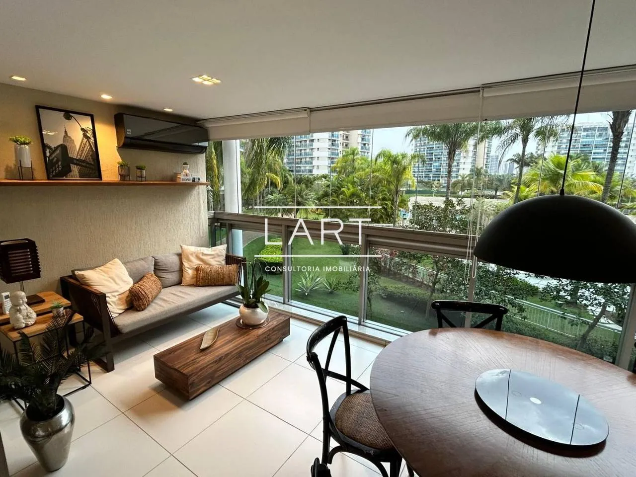 Apartment with 4 en-suite bedrooms and 260 m², glass balcony — photo 5