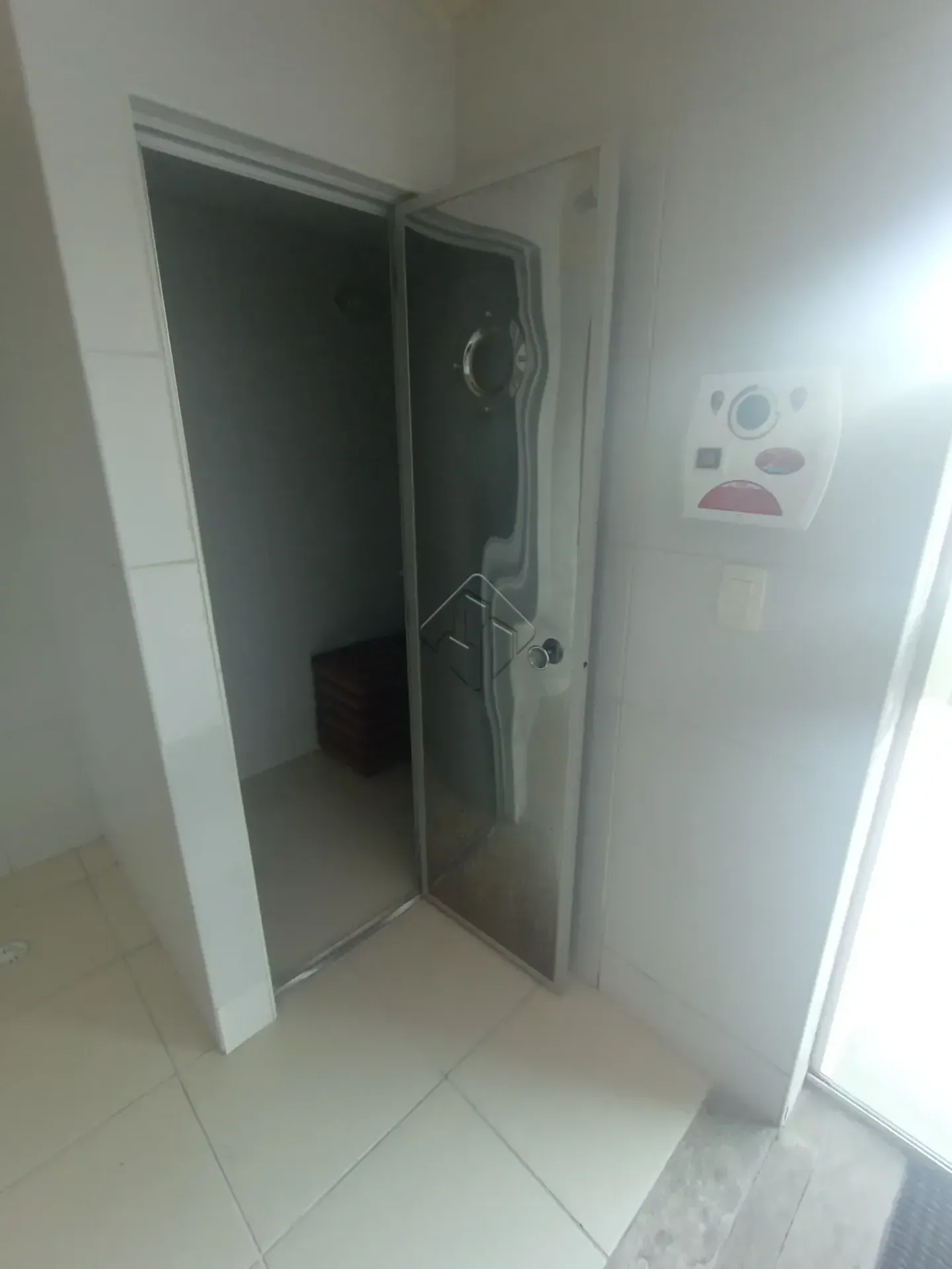 Balcony with a grill in a 2-bedroom apartment, 66 m² — photo 23