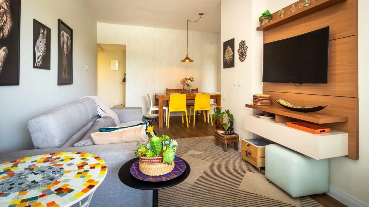 2-bedroom apartment with a glass-enclosed balcony — photo 5