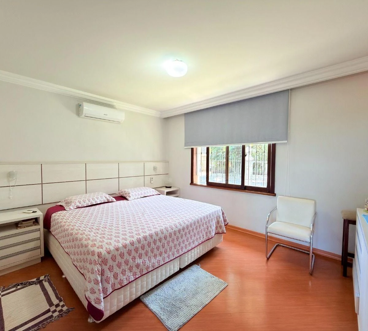 4-bedroom house with a bathtub in Curitiba — photo 8
