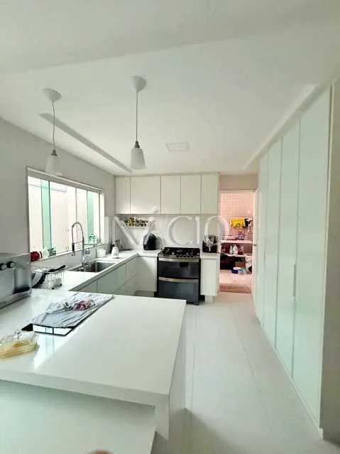 400 m² house with a glass-enclosed balcony and a bathtub — photo 6