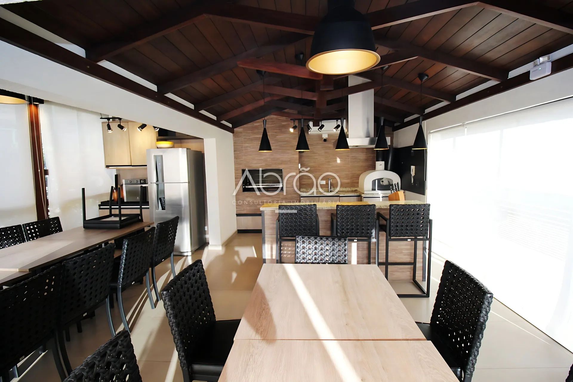 Furnished duplex apartment with 4 suites and 5 baths — photo 41