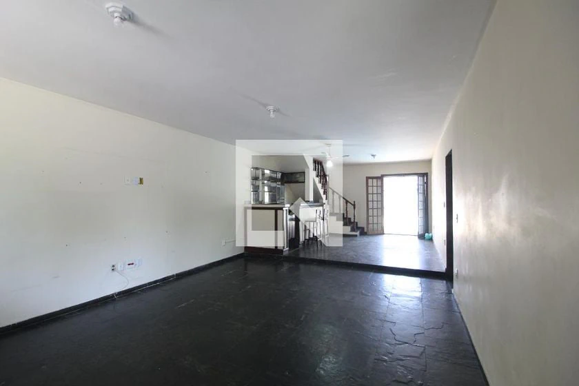 265 m² house with a home office and a bathtub — photo 45