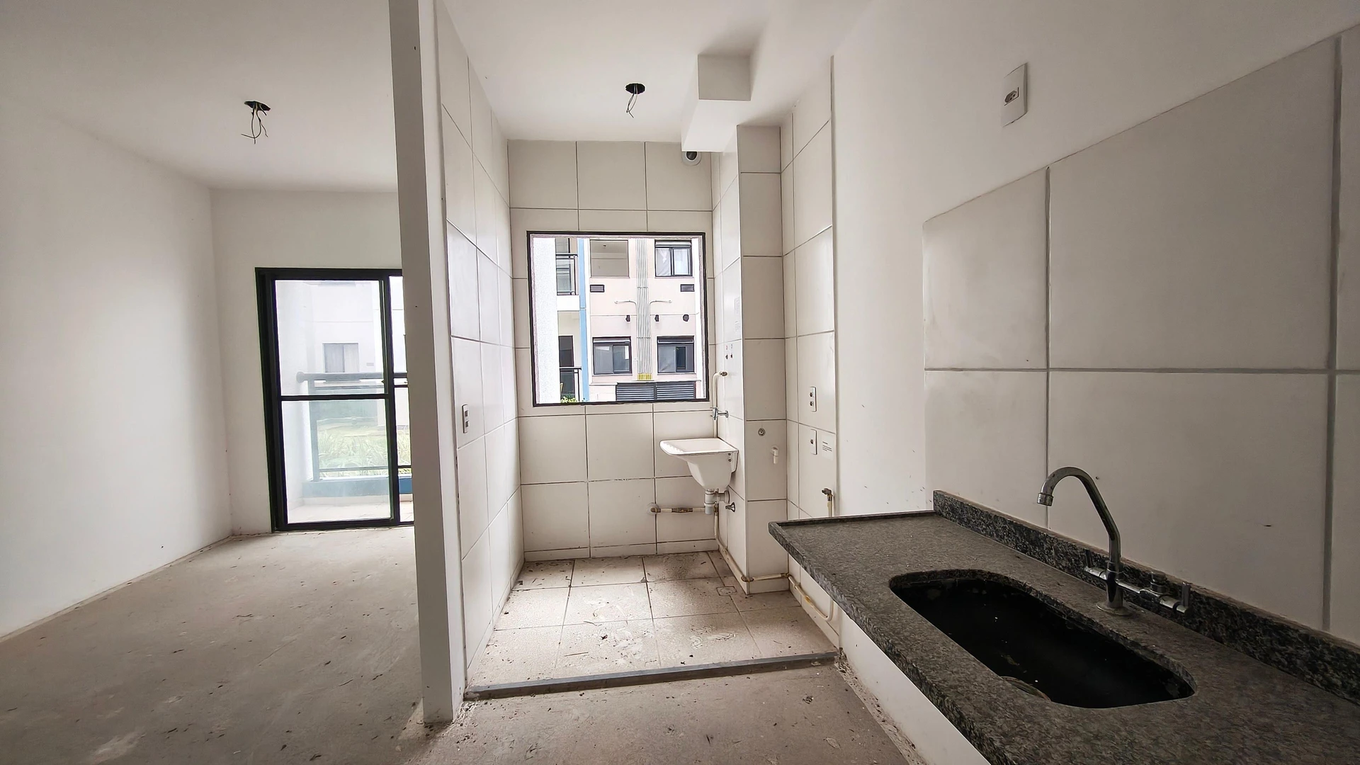 2-bedroom apartment in a building with a gym — photo 4