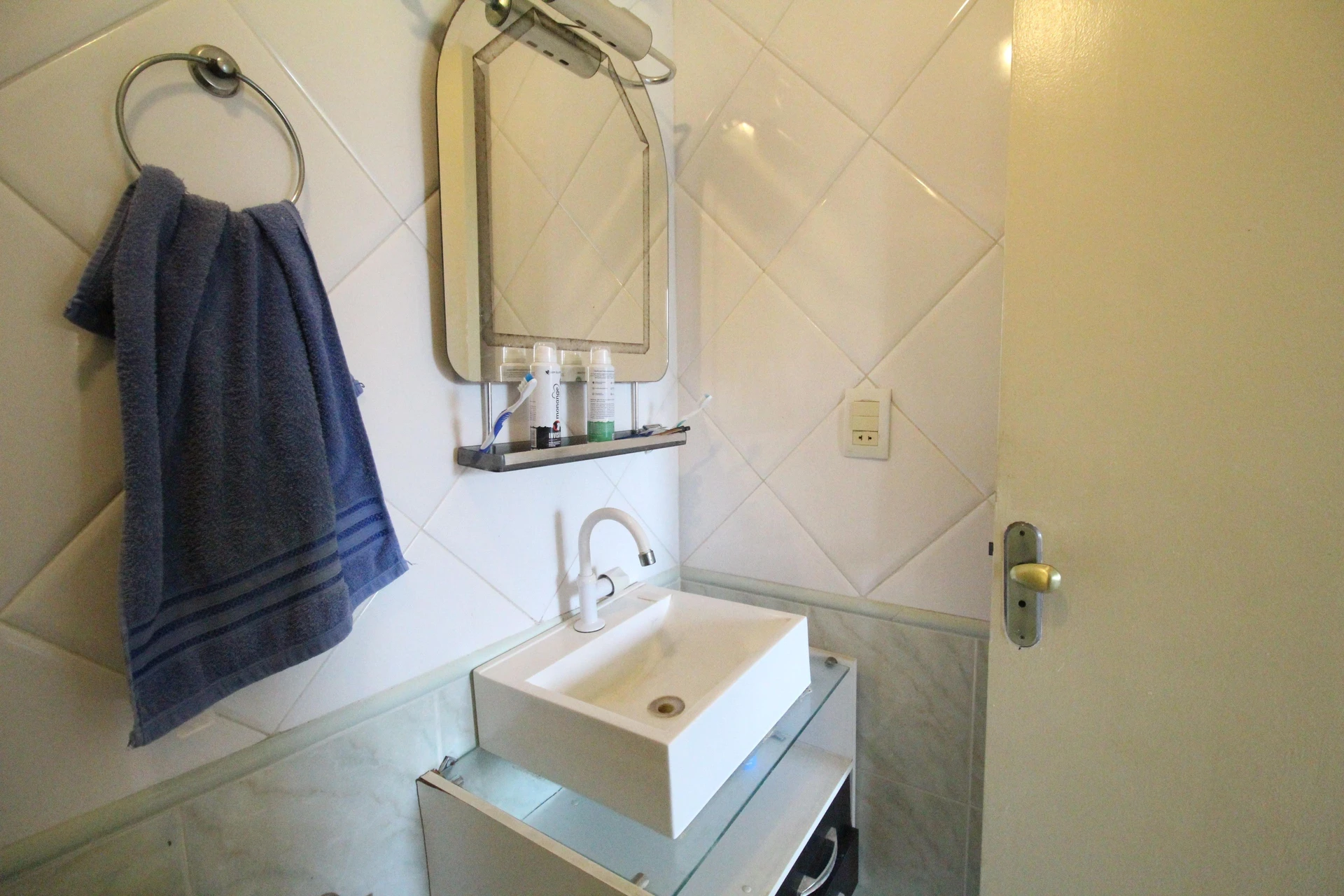 Unfurnished 2-bedroom apartment with 1 bath and parking — photo 30
