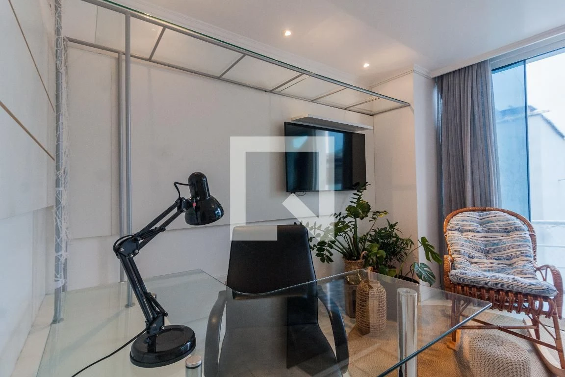 Furnished studio in a building with a pool — photo 30