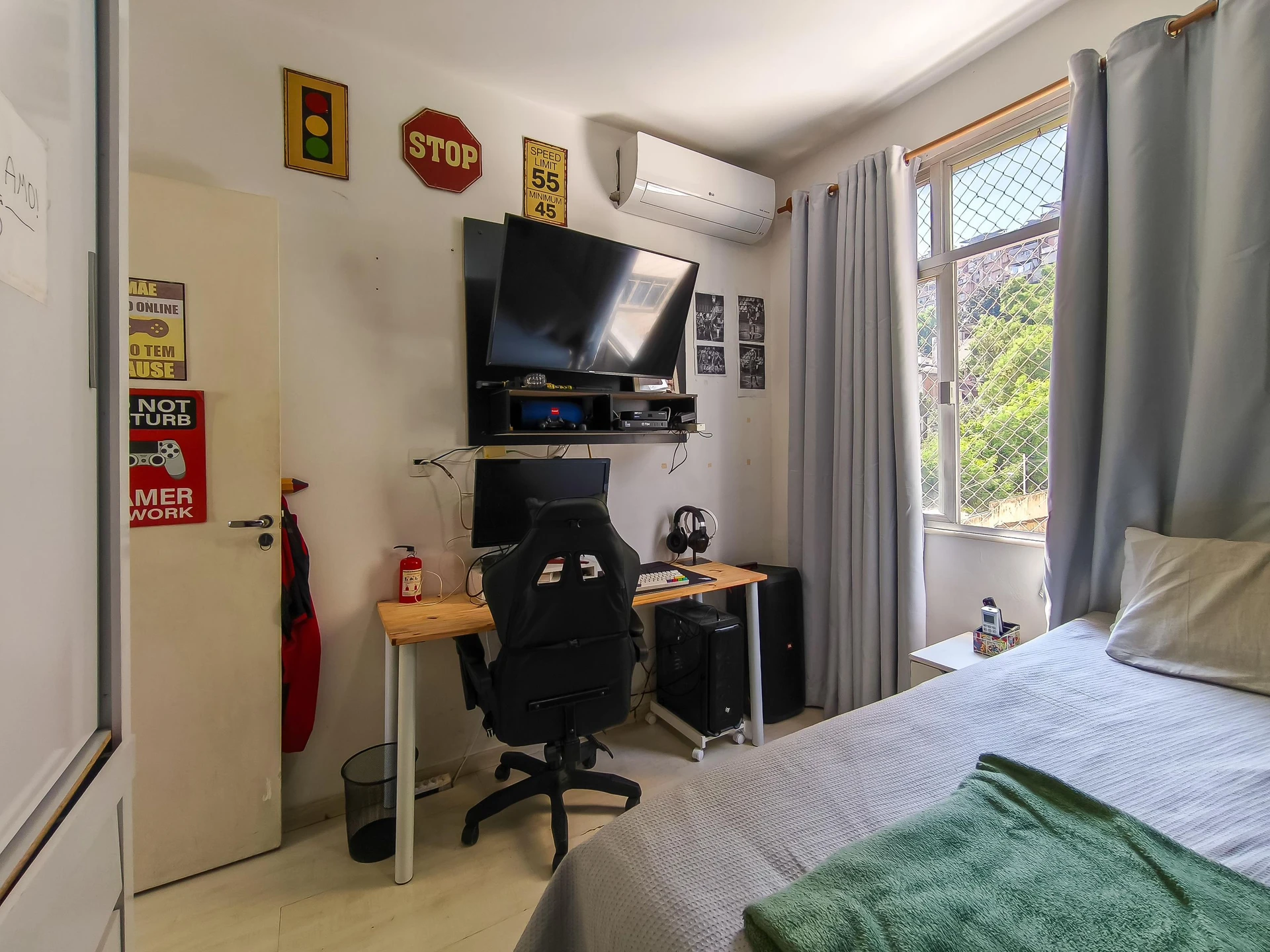 3-bedroom apartment with a walk-in closet — photo 5