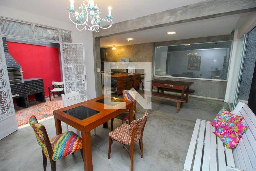 300 m² house with 4 bedrooms and a gas stove — photo 48