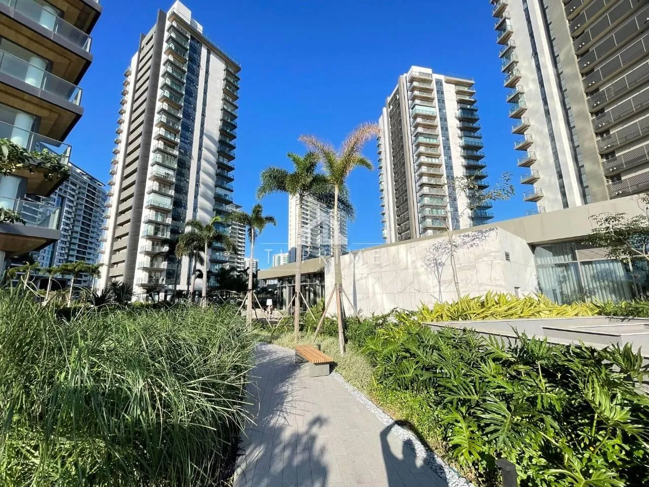 Rental apartment with balcony and 3 bedrooms — photo 66