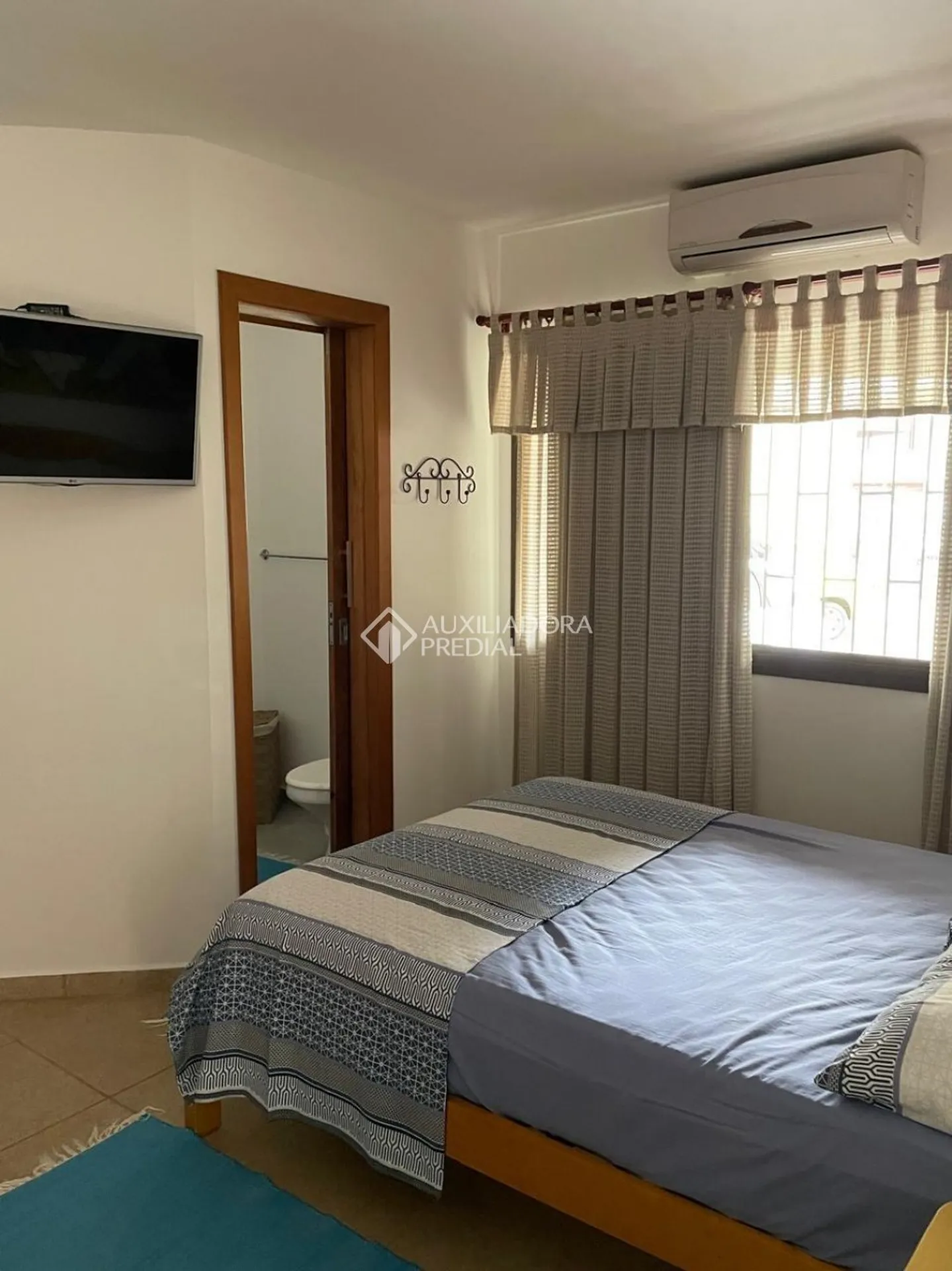 Furnished 350 m² house with an open-plan gas kitchen — photo 32