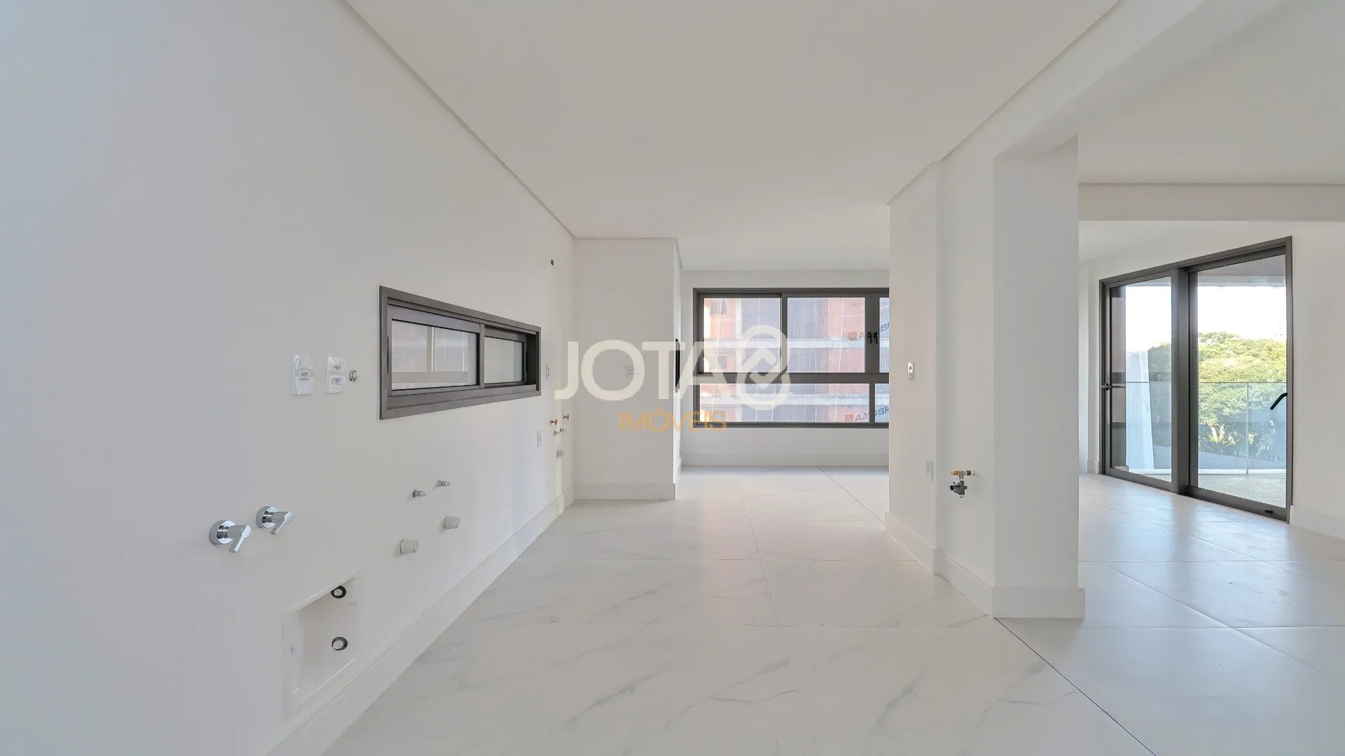 Квартира з 3 спальнями-сюїтами 193 м² і 4 паркомісця — photo 28