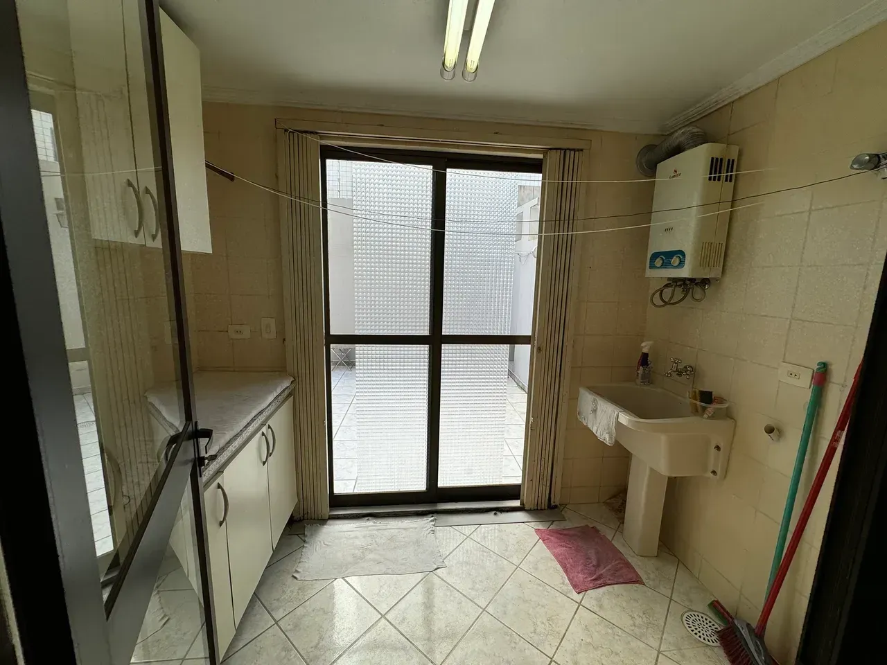 One-bedroom apartment with a jacuzzi — photo 18