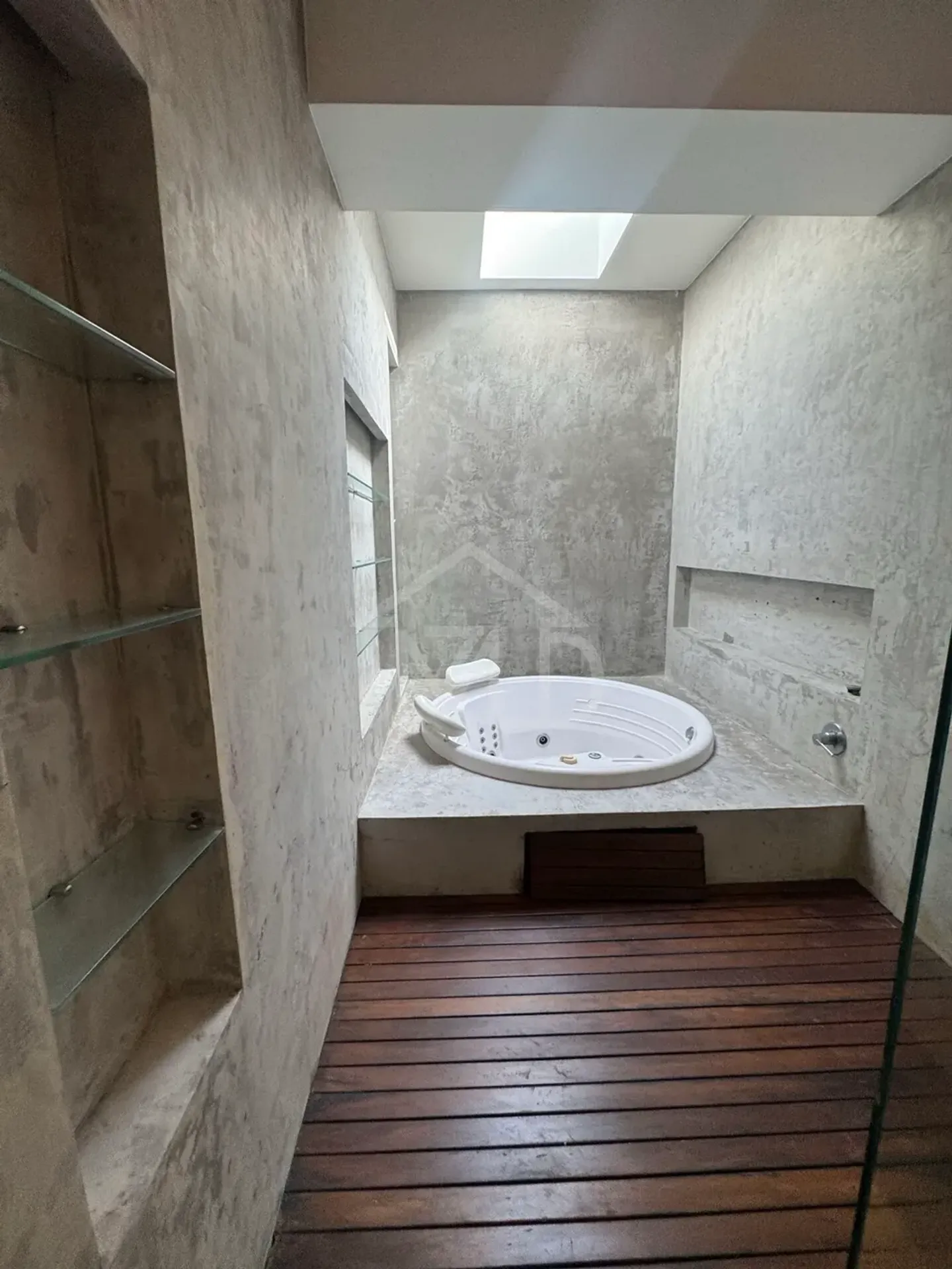 Furnished house with 4 en-suite bedrooms and open kitchen — photo 23