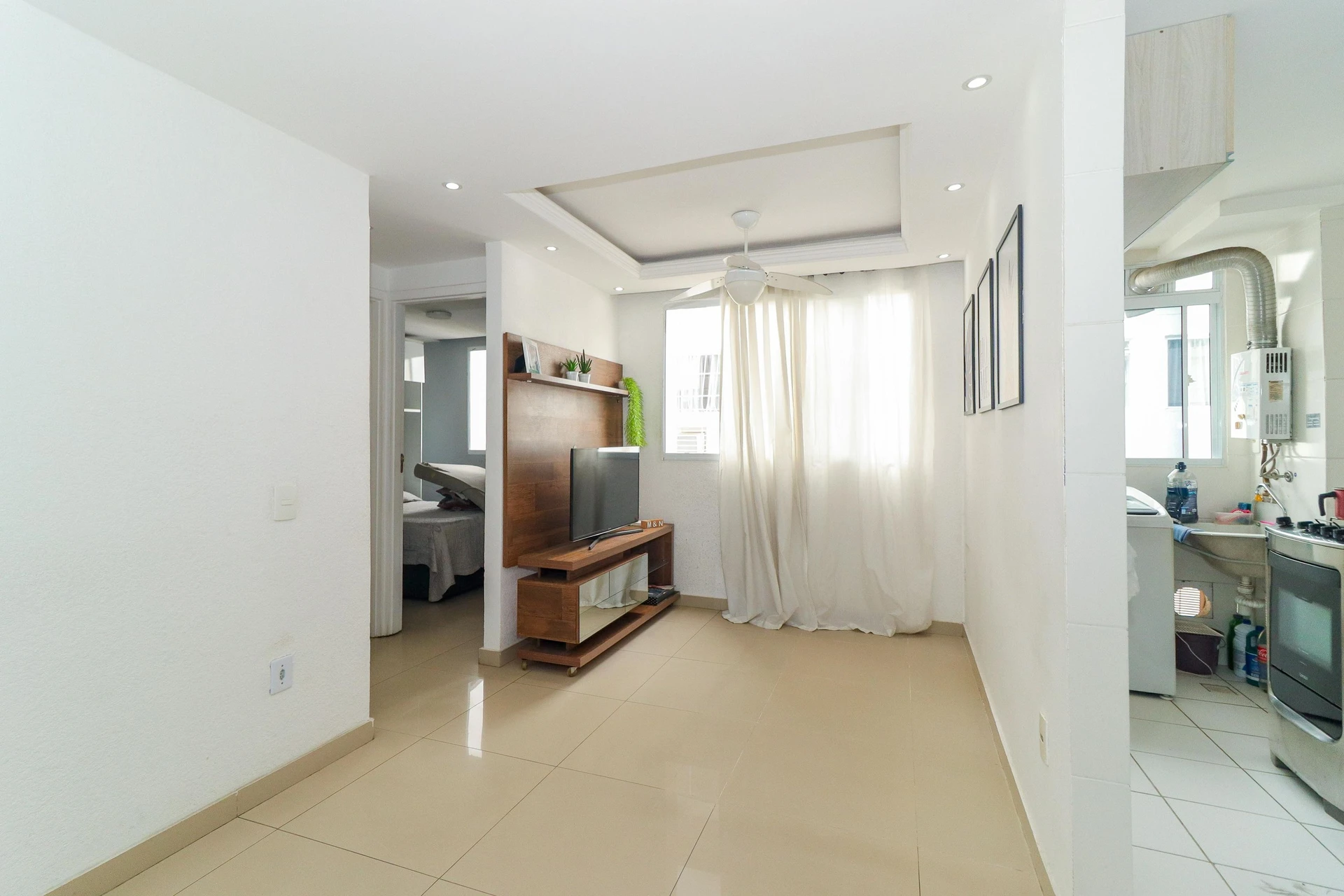 Furnished 2-bedroom apartment with 1 bathroom