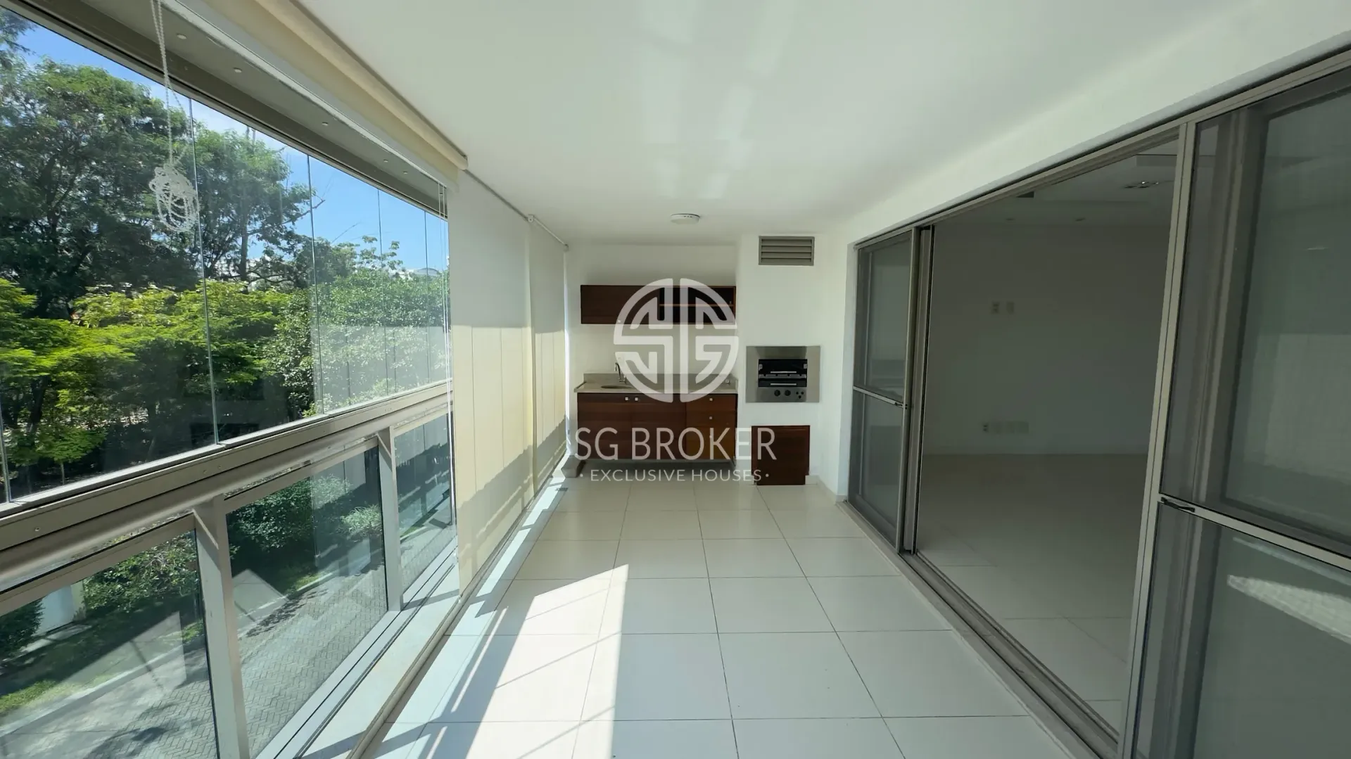 Apartamento com cozinha integrada e 4 dormitórios — photo 2