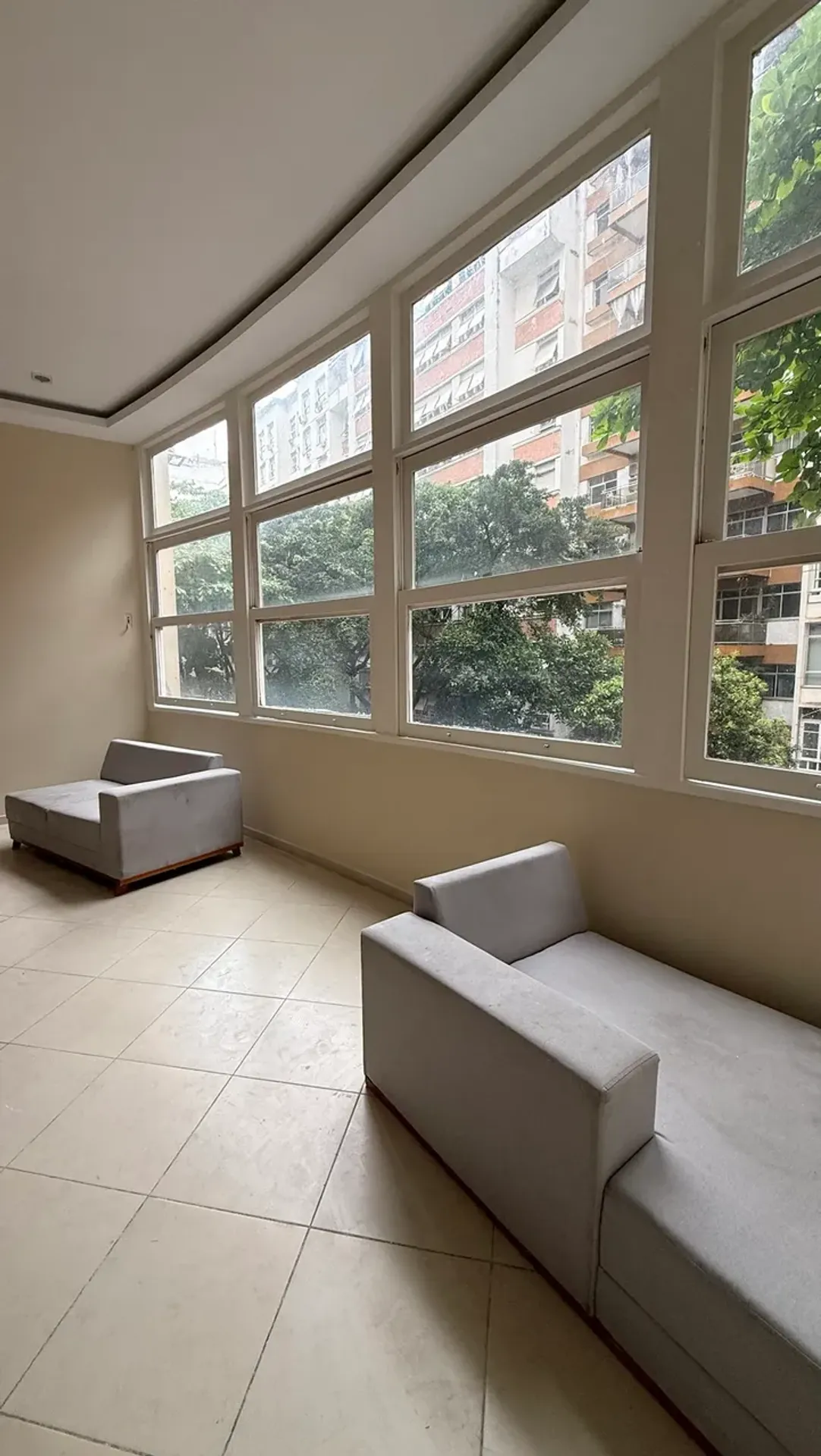 4-bedroom apartment, 1 with its own bathroom, 240 m² — photo 19