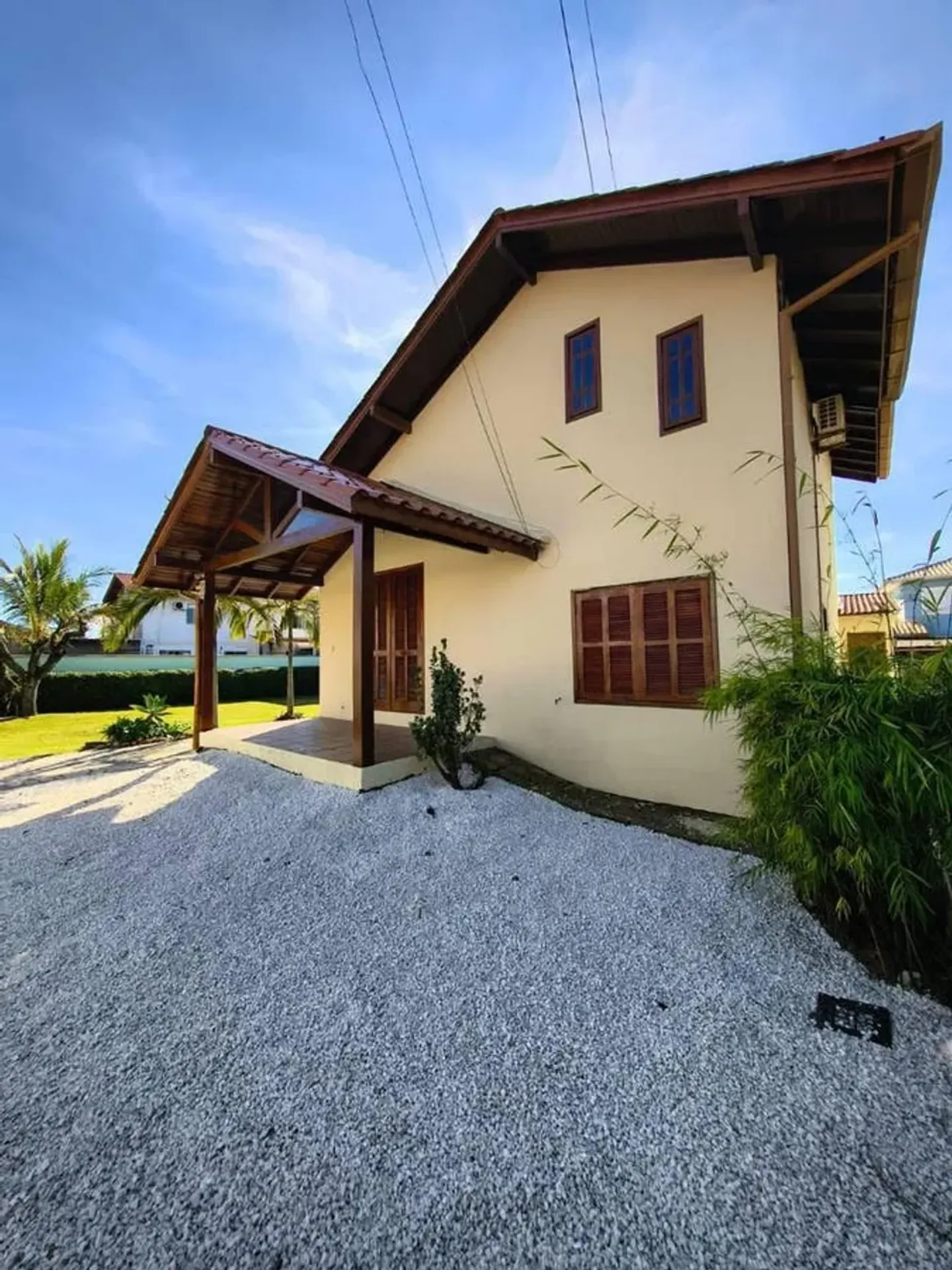 700 m² house with a bathtub and a grill on the balcony — photo 16