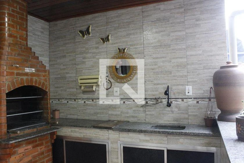 Furnished 225 m² house with 3 bedrooms and 8 parking spots — photo 40