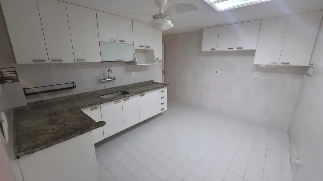 173 m² apartment with a balcony and 3 bedrooms — photo 3